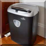 Z06. Fellowes shredder. 